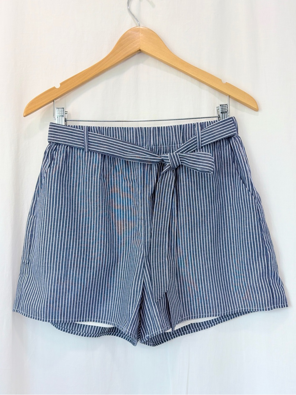 ANDREE BY UNIT High Waist Blue & White Chambray Striped Shorts NWT Size Medium